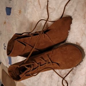 Madden Girl Size 8 suede booties - chestnut brown